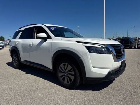 Used 2025 Nissan Pathfinder SV FWD image 8