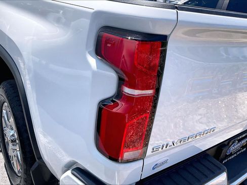 Used 2025 Chevrolet Silverado 2500 High Country w/ High Country Premium Package AWD/4WD image 28