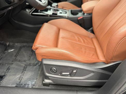 Used 2023 Audi Q5 e Premium w/ Convenience Package image 12