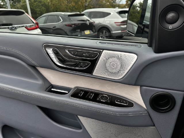 Certified 2020 Lincoln Navigator Black Label w/ Cargo Convenience Package AWD/4WD image 30