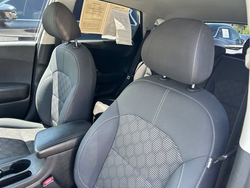 Used 2019 Kia Niro LX FWD image 19