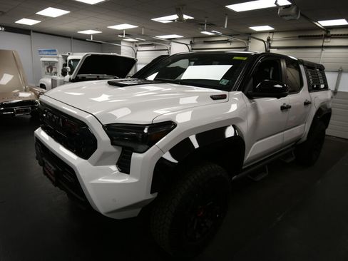 Used 2026 Toyota Tacoma TRD Pro AWD/4WD image 4