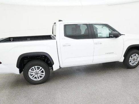 New 2026 Toyota Tundra SR5 AWD/4WD image 10