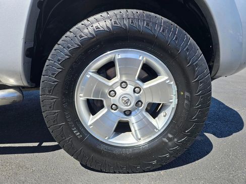 Used 2011 Toyota Tacoma PreRunner w/ TRD Sport Pkg RWD image 9
