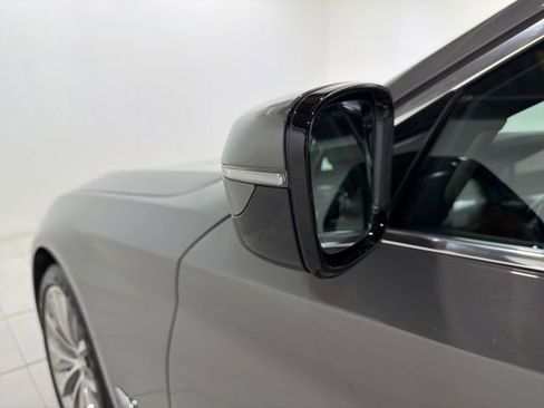 Used 2022 BMW 530i xDrive w/ Premium Package AWD/4WD image 7
