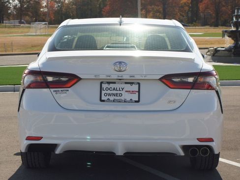 Used 2024 Toyota Camry SE image 3