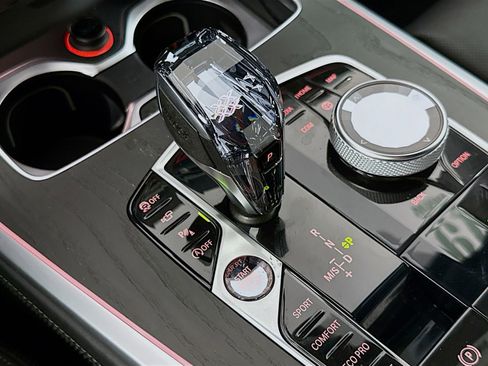 Used 2019 BMW X7 xDrive50i w/ M Sport Package image 17