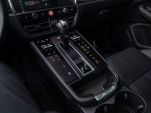 Certified 2026 Porsche Macan Turbo image 14