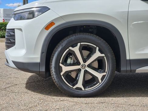 New 2026 Volkswagen Tiguan SE image 8