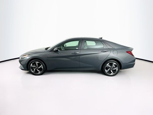 Used 2023 Hyundai Elantra SEL w/ Convenience Package FWD image 4