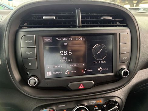 Used 2025 Kia Soul LX w/ LX Technology Package FWD image 16