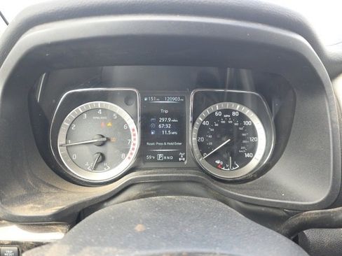 Used 2018 Nissan Titan SV w/ SV Convenience Package image 16