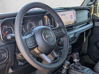 New 2026 Jeep Gladiator Mojave video 3