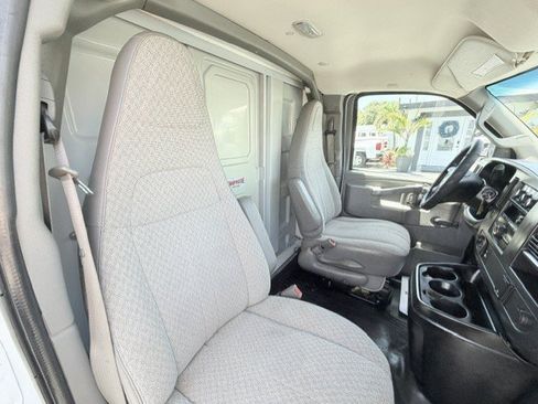 Used 2017 Chevrolet Express 3500 RWD image 20