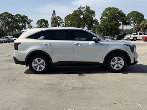New 2026 Kia Sorento LX FWD image 3