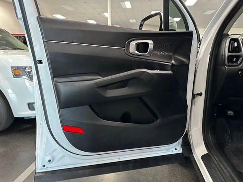 Used 2021 Kia Sorento LX image 13