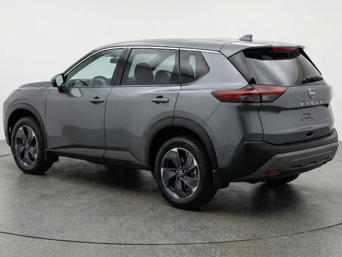 Used 2025 Nissan Rogue SV image 6