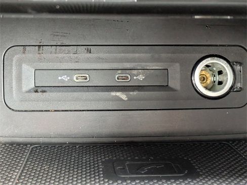 Used 2022 Volkswagen Atlas Cross Sport SE image 23