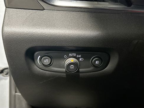 Used 2021 Chevrolet Traverse LT image 10