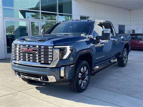 Used 2024 GMC Sierra 2500 Denali w/ Denali Reserve Package image 2