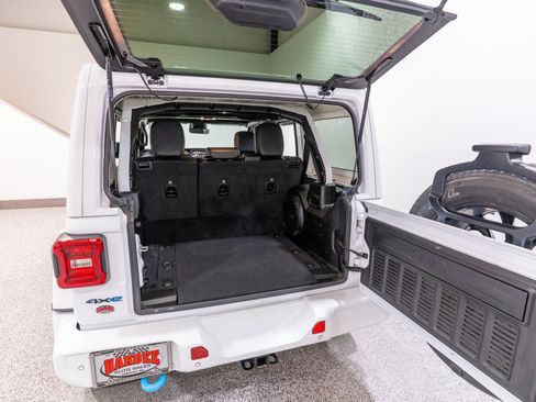 Used 2021 Jeep Wrangler Unlimited Sahara AWD/4WD image 32