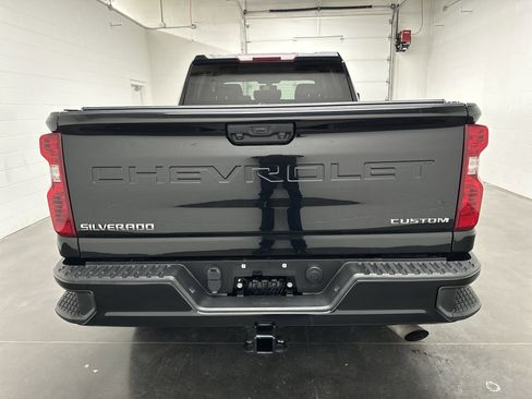 Used 2022 Chevrolet Silverado 2500 Custom w/ Custom Value Package AWD/4WD image 8