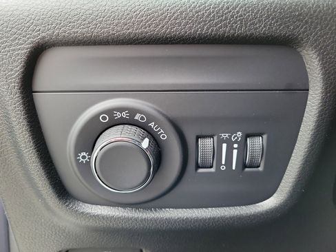 New 2025 Jeep Grand Cherokee L Laredo image 25