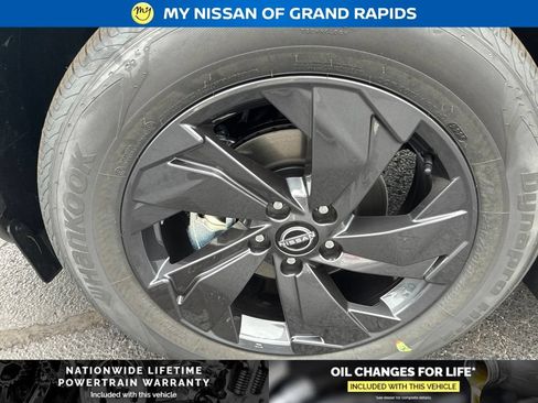 New 2026 Nissan Rogue SV w/ Cold Weather Package AWD/4WD image 10