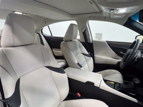 Certified 2024 Lexus ES 300h w/ Premium Package FWD image 11