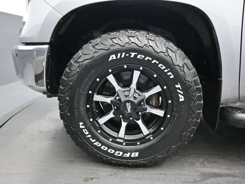 Used 2020 Toyota Tundra SR5 w/ SR5 Convenience Package AWD/4WD image 48