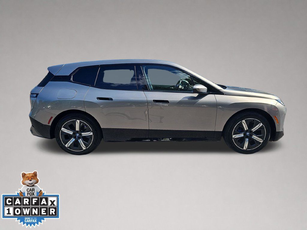 Used 2024 BMW iX xDrive50 w/ Premium Package AWD/4WD image 3