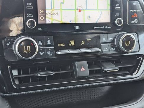 Used 2021 Toyota Highlander XSE AWD/4WD image 31