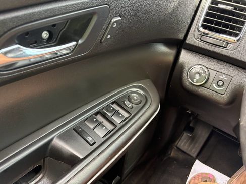 Used 2010 GMC Acadia SLE image 20