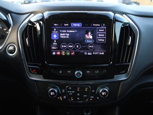 Used 2021 Chevrolet Traverse RS image 12