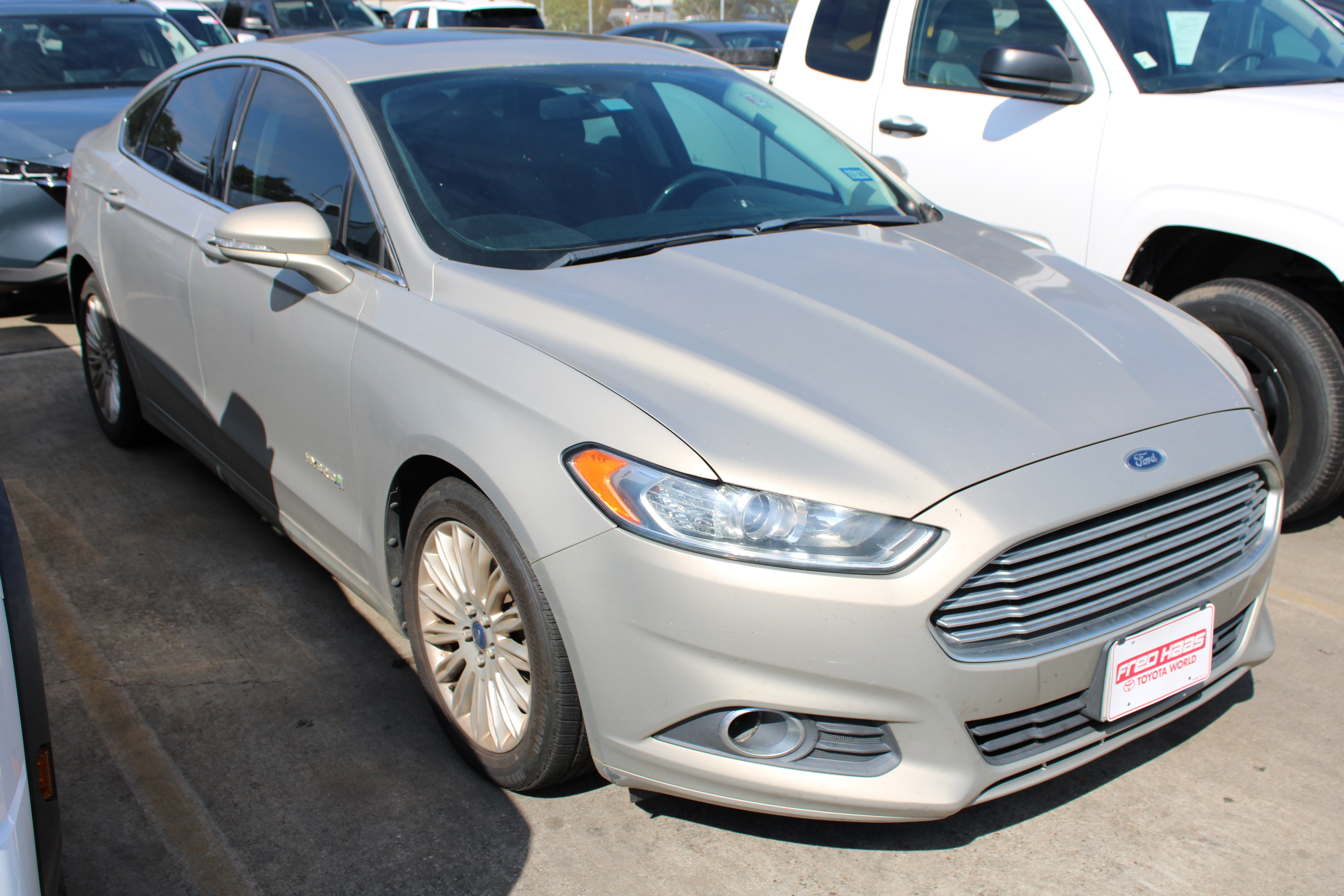 Used 2015 Ford Fusion SE w/ Equipment Group 502A FWD image 2