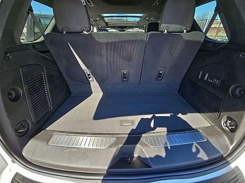 Used 2024 Chevrolet Tahoe Z71 w/ Luxury Package image 24