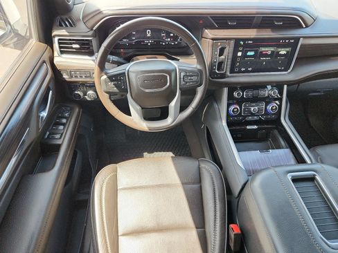 Used 2022 GMC Yukon XL Denali w/ Denali Ultimate Package AWD/4WD image 11