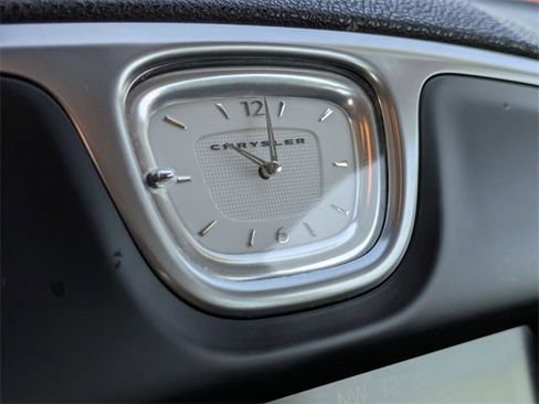 Used 2016 Chrysler 300 Limited image 24