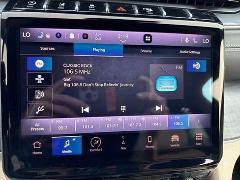 Used 2024 Jeep Grand Cherokee Limited w/ Luxury Tech Group II AWD/4WD image 30