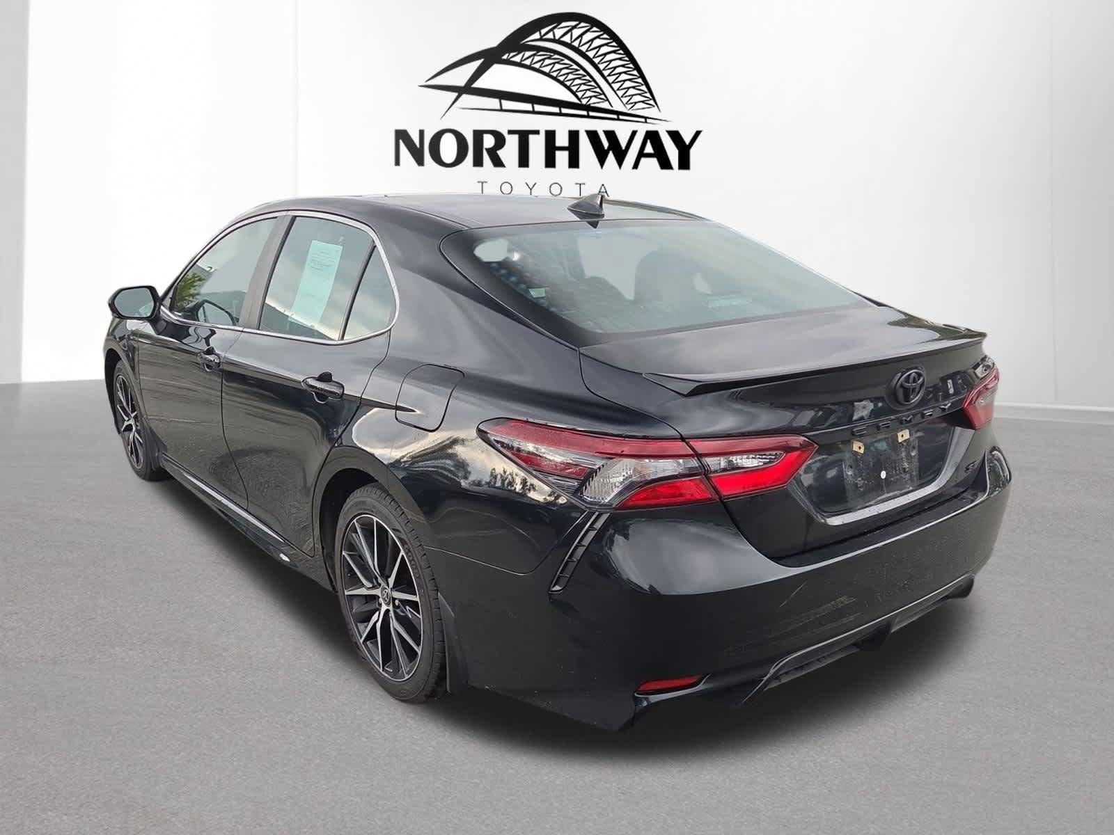 Used 2024 Toyota Camry SE w/ Cold Weather Package FWD image 5