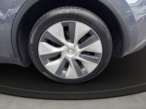 Used 2020 Tesla Model Y Long Range image 22