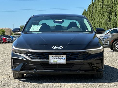 Used 2025 Hyundai Elantra SE FWD image 9