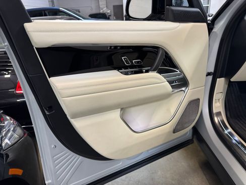 Used 2025 Land Rover Range Rover Long Wheelbase Autobiography image 7