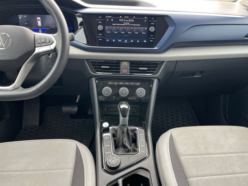 Certified 2023 Volkswagen Taos SE w/ Panoramic Sunroof Package image 14