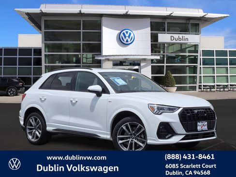 Used 2023 Audi Q3 2.0T Premium w/ Black Optic Sport Package AWD/4WD image 1