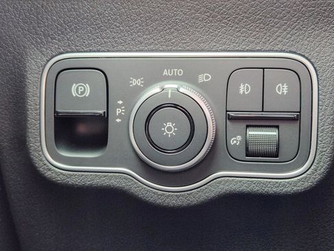 Certified 2025 Mercedes-Benz GLB 250 image 9