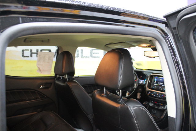Used 2022 GMC Canyon Denali w/ Denali Black Edition Package AWD/4WD image 10