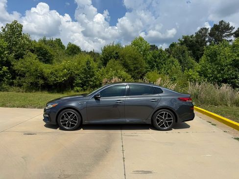 Used 2020 Kia Optima SE FWD image 2