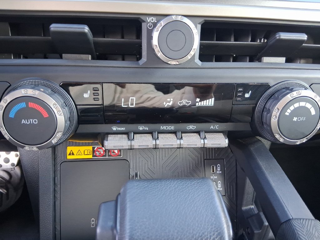 Used 2025 Toyota Tacoma TRD Sport w/ TRD Sport Upgrade Package AWD/4WD image 10
