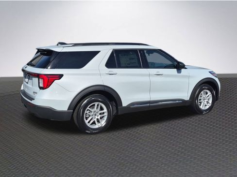 New 2025 Ford Explorer Active image 4